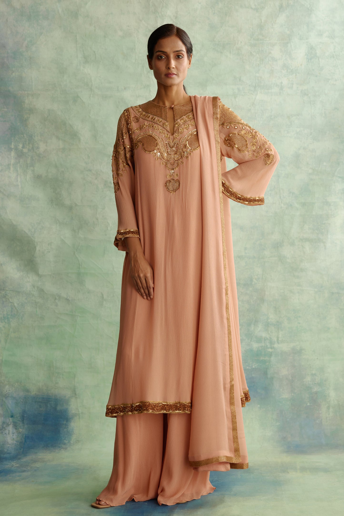 Kurta Set in Zari Thread embroidery