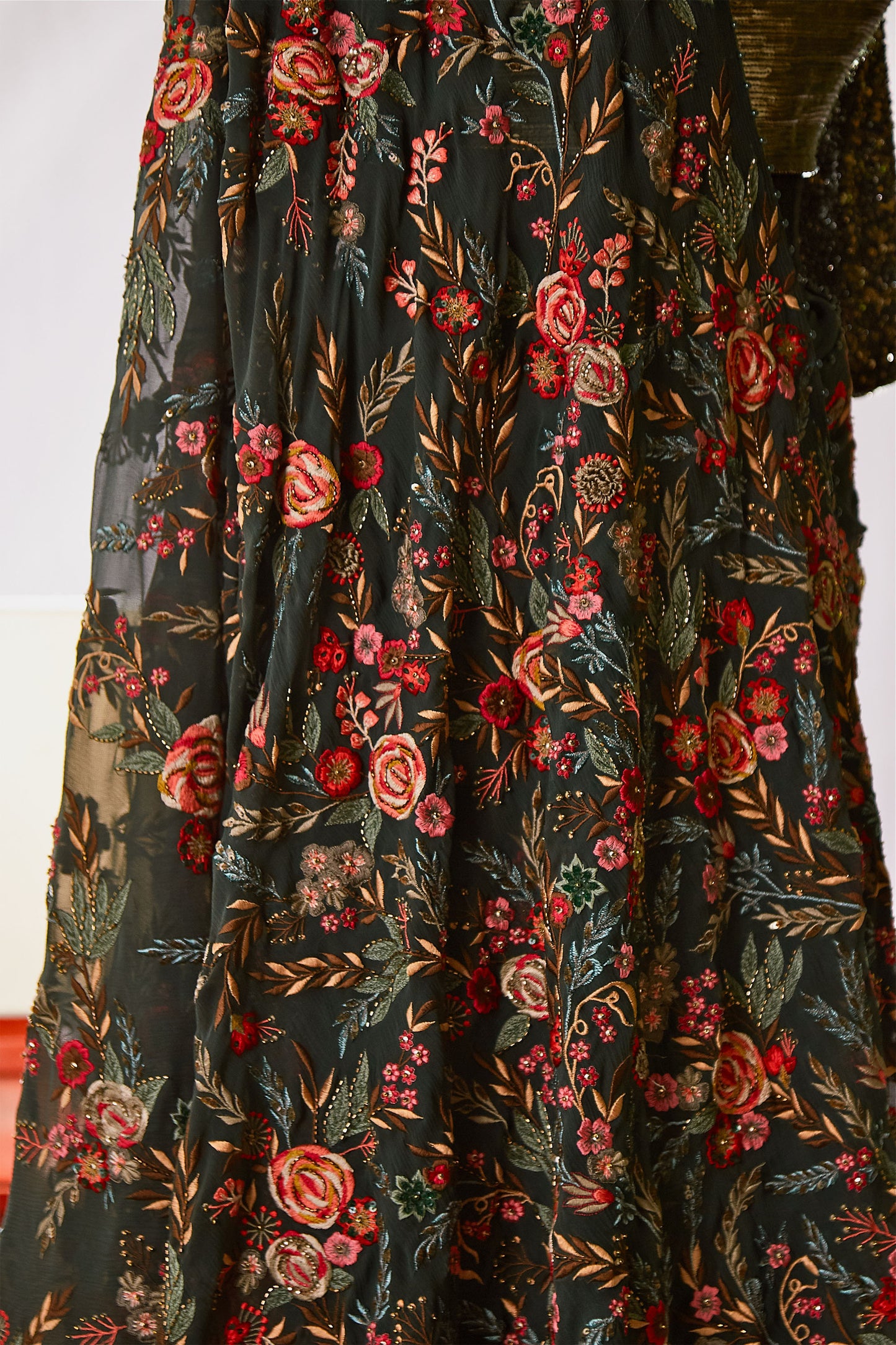Sari Set in Floral Thread Embroidery