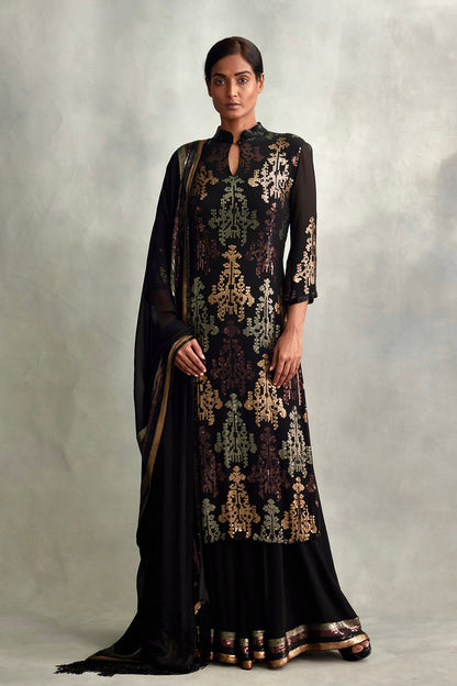 Kurta Set in Lustrous Sequins embroidery