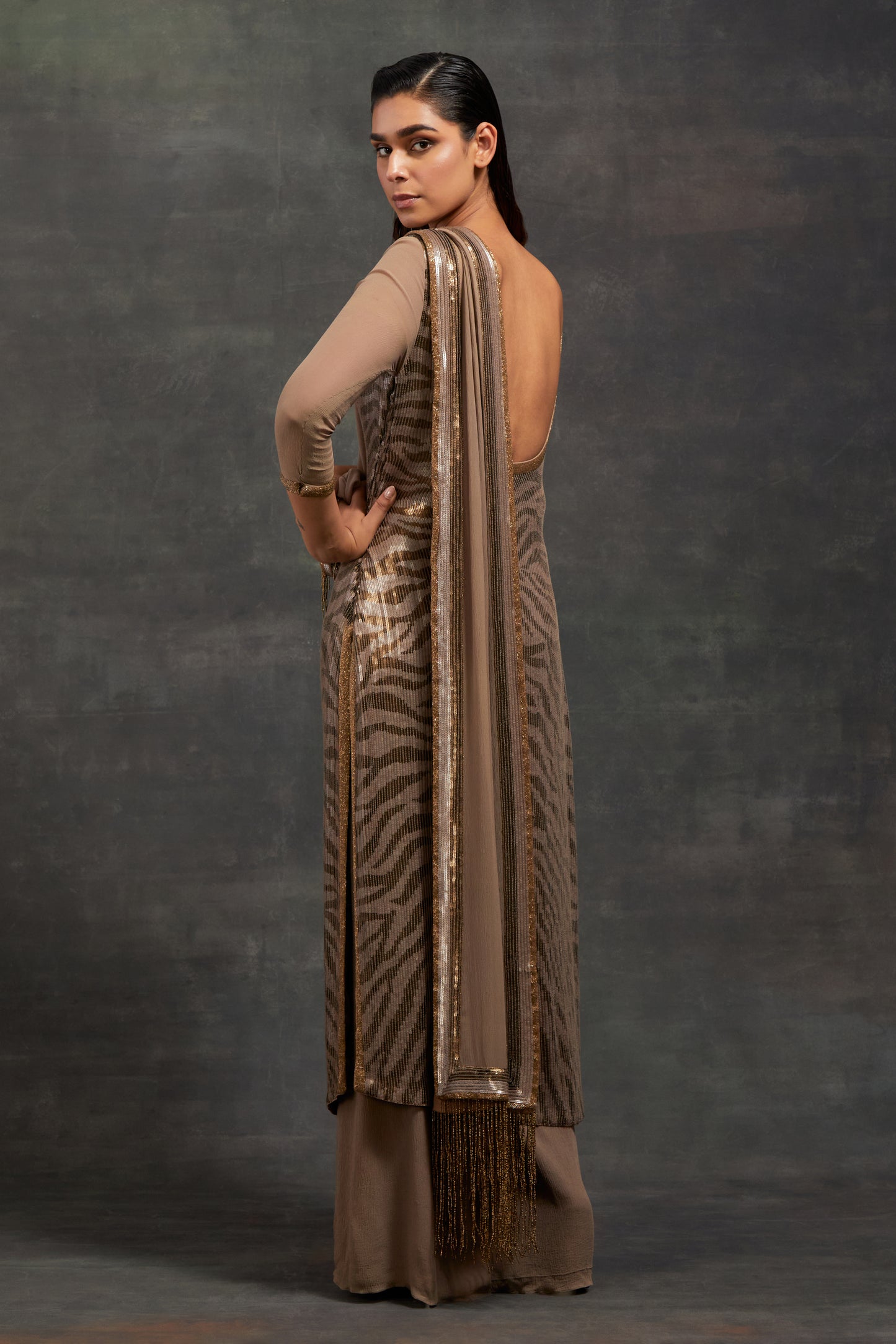 Kurta Set In Zebra Pattern Sequin Embroidery