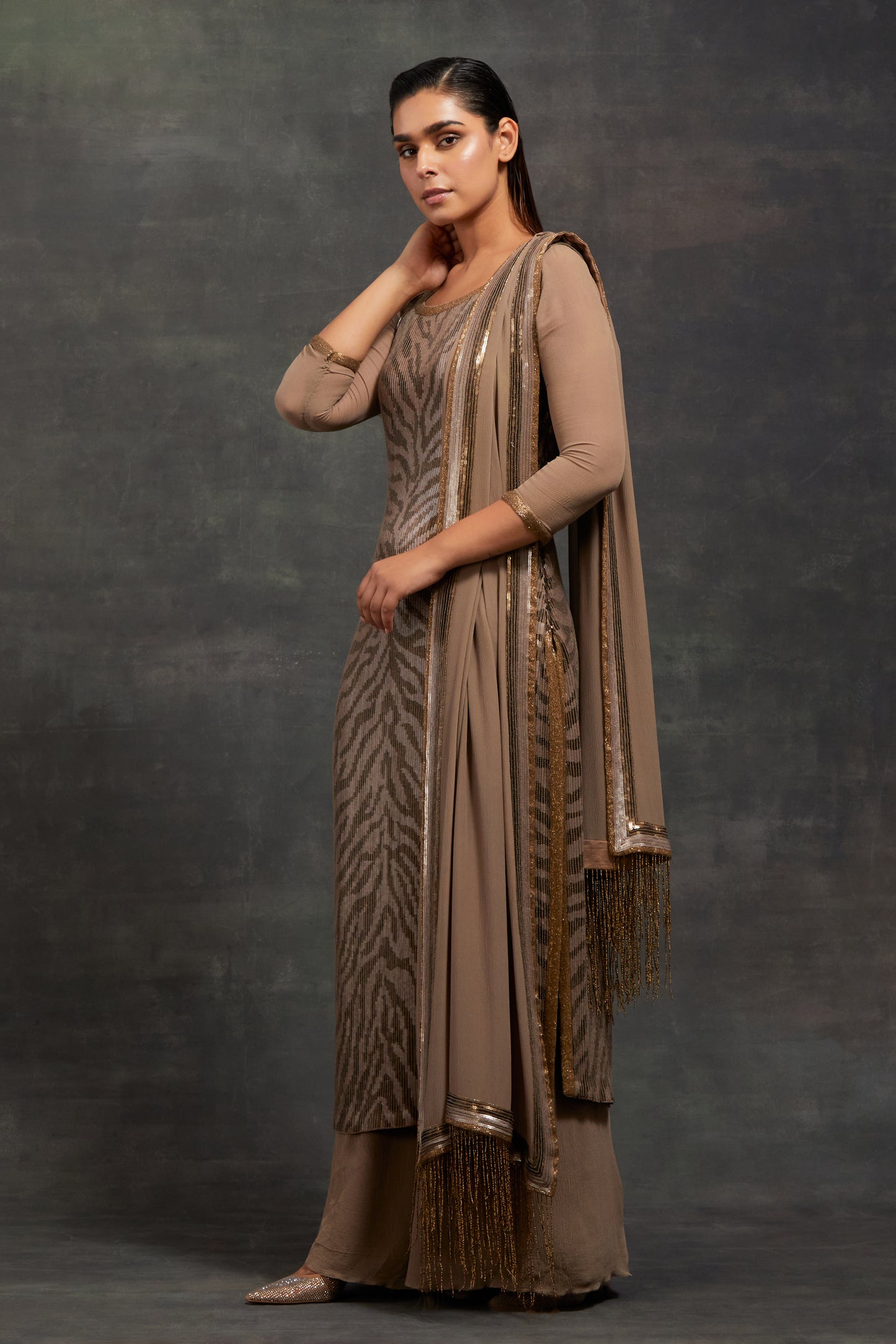 Kurta Set In Zebra Pattern Sequin Embroidery
