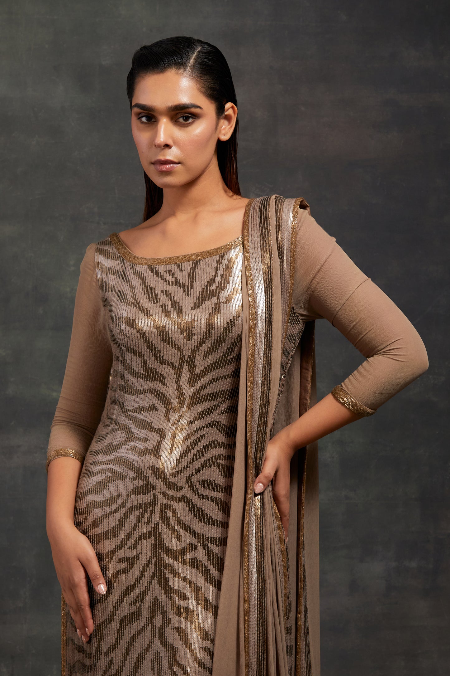 Kurta Set In Zebra Pattern Sequin Embroidery