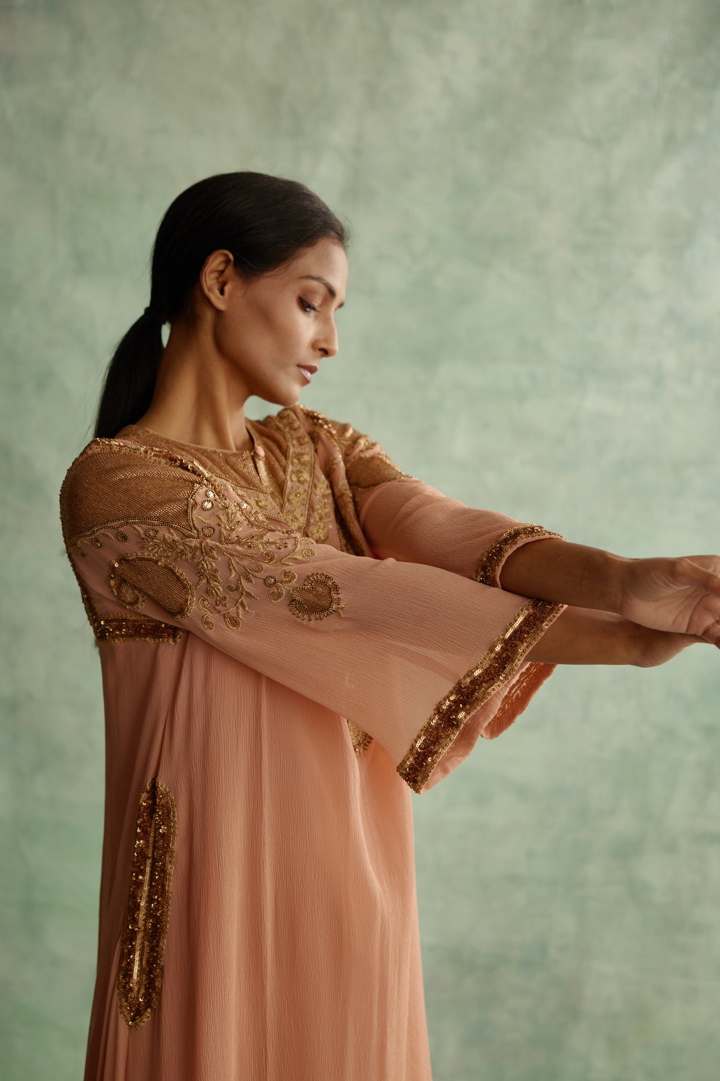 Kurta Set in Zari Thread embroidery