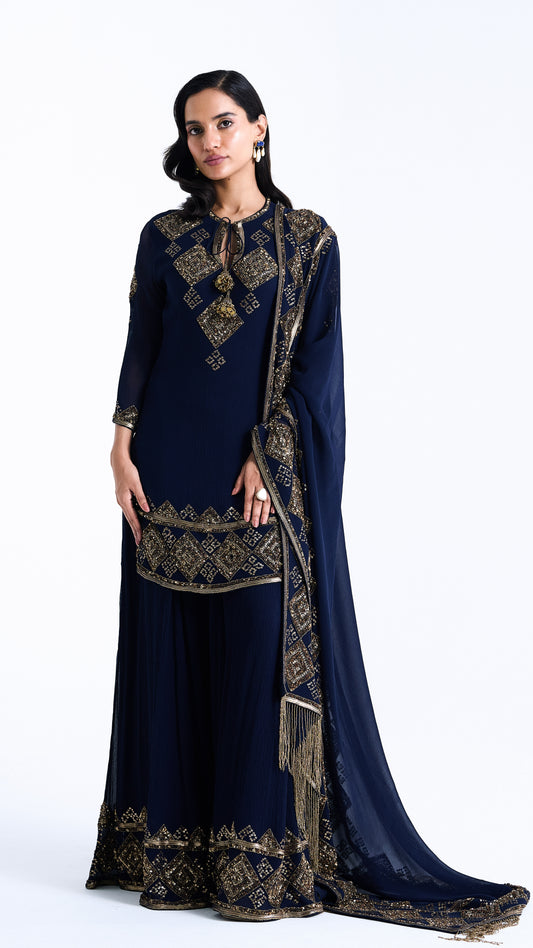 Sharara Set in a Geometric Sequin Pattern
