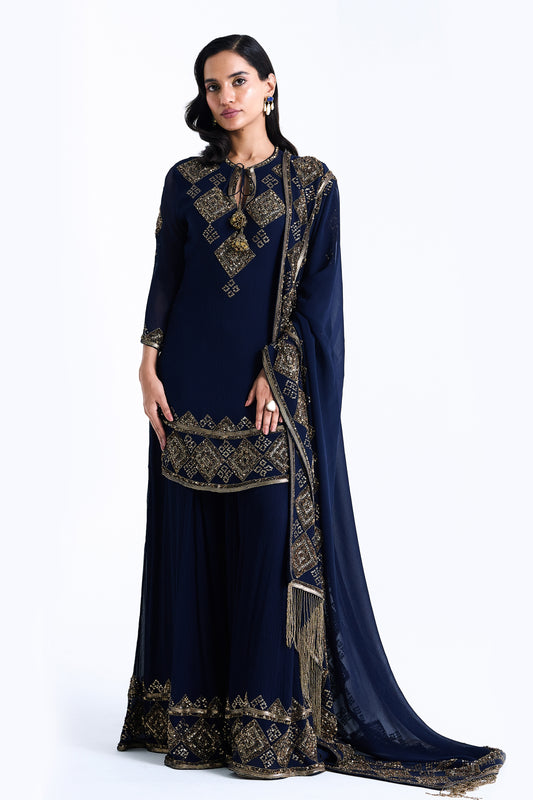 Sharara Set in a Geometric Sequin Pattern
